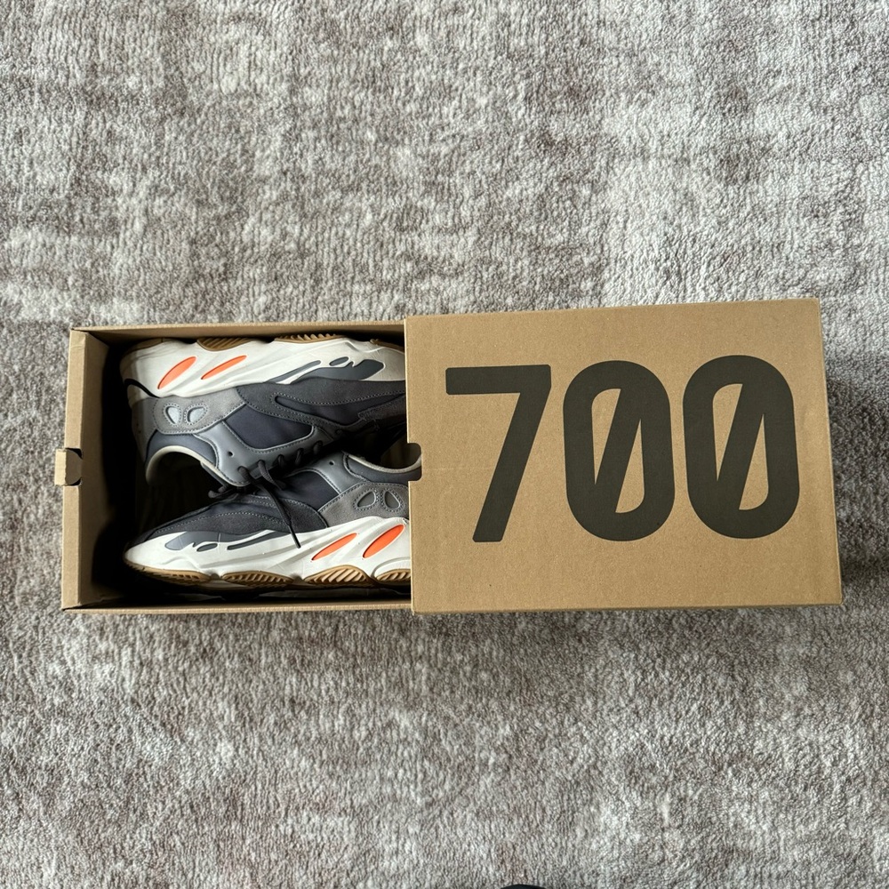 Authentic Adidas Yeezy 700s Magnet Size 8